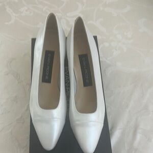 Vintage Brand New Evan Picone Women's White Leather Pumps